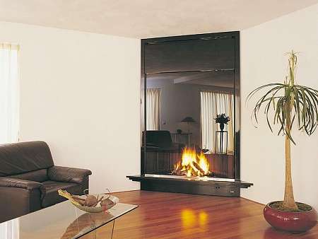 Угловой камин из металла