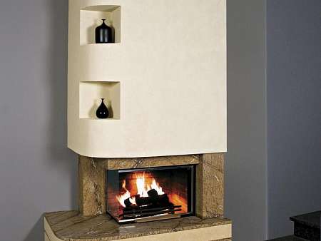 Угловой камин вдоль стены