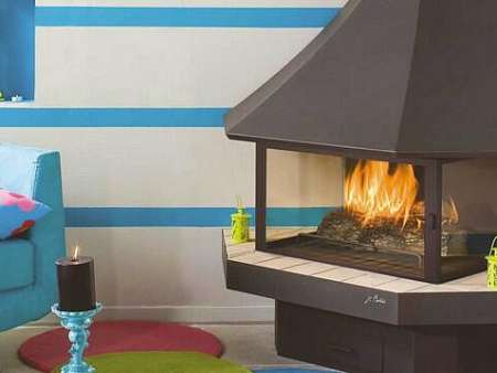 Угловой камин со стеклом