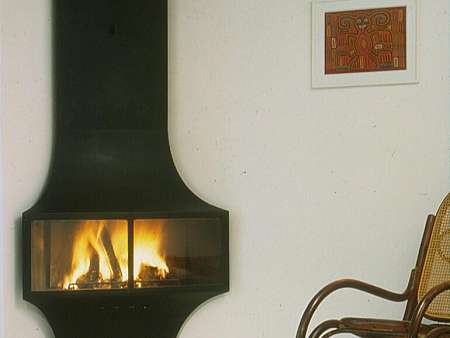 Железный камин со стеклом