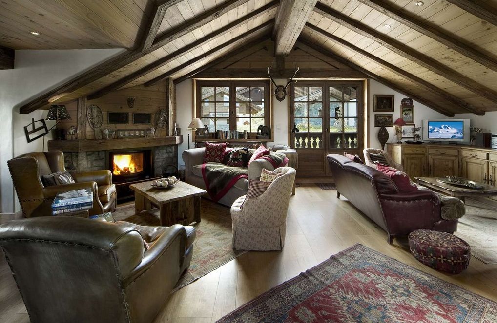 дом в стиле шале с угловым камином