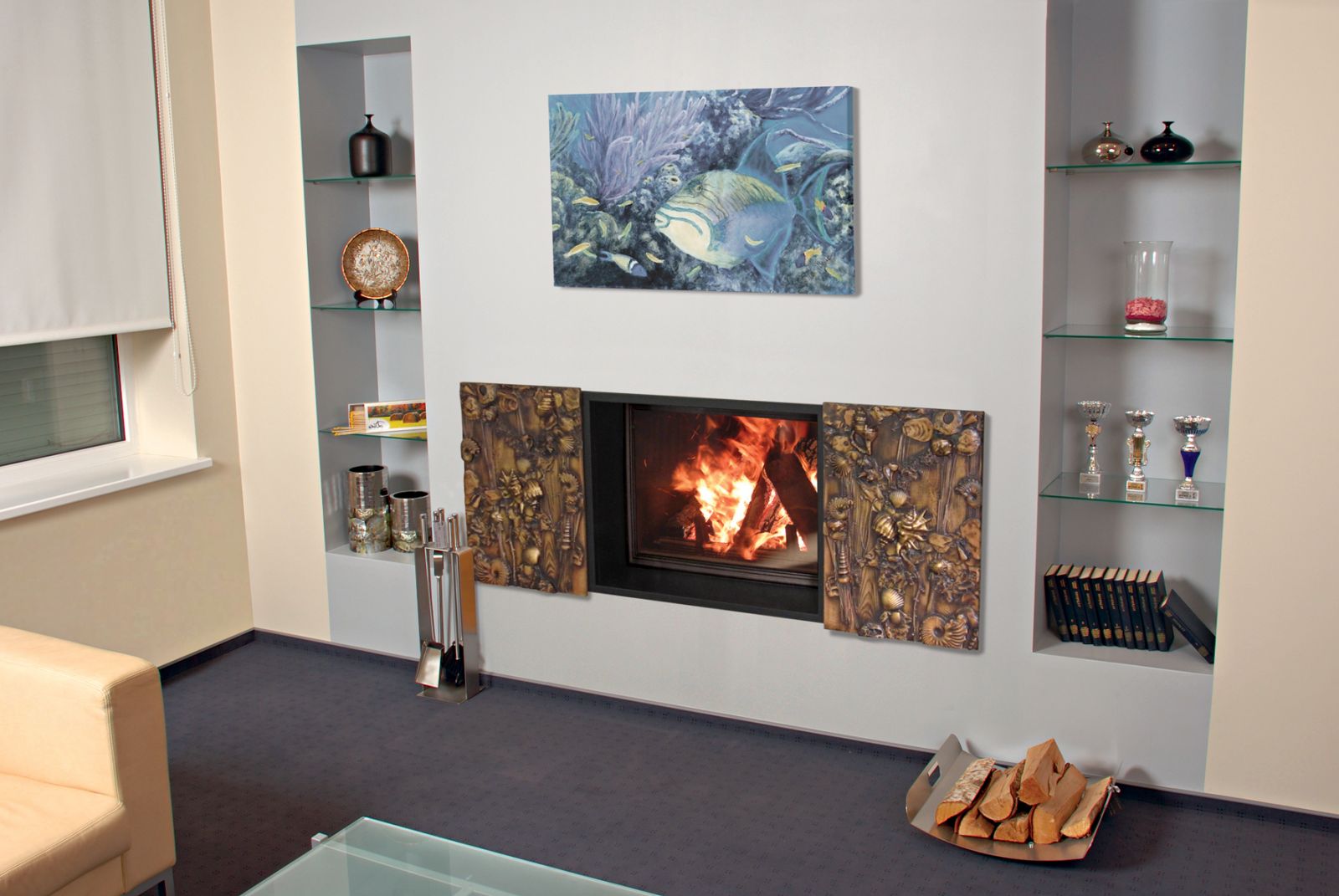 камин из сосны покрытой патиной