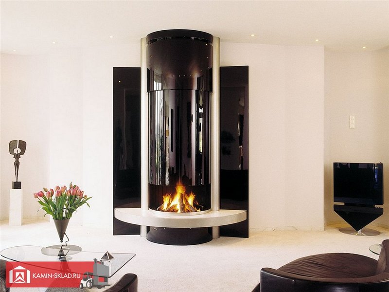 полукруглый камин вдоль стены