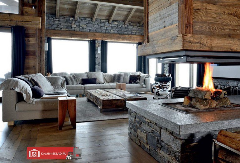 трехсторонний камин в интерьере гостиной